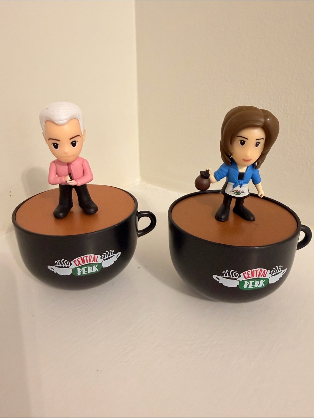 CultureFly Friends TV Series Central Perk Gunther &Rachel Smols Vinyl Figure